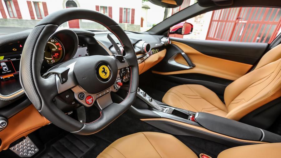 Интерьер Ferrari 812 Superfast 2017 года  (фото 63 из 91)